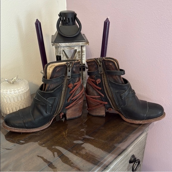 Freebird crue black genuine leather rustic boots size 9 - Picture 4 of 14